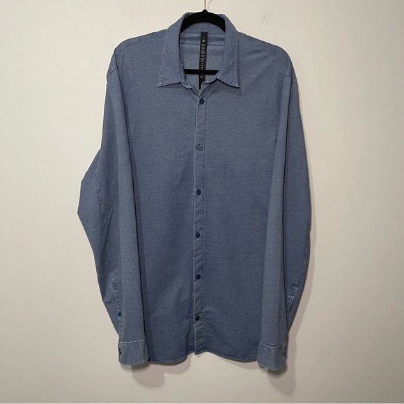 lululemon men’s athletica Blue chambray Comission Casual Button Down Shirt in XL - Picture 3 of 11